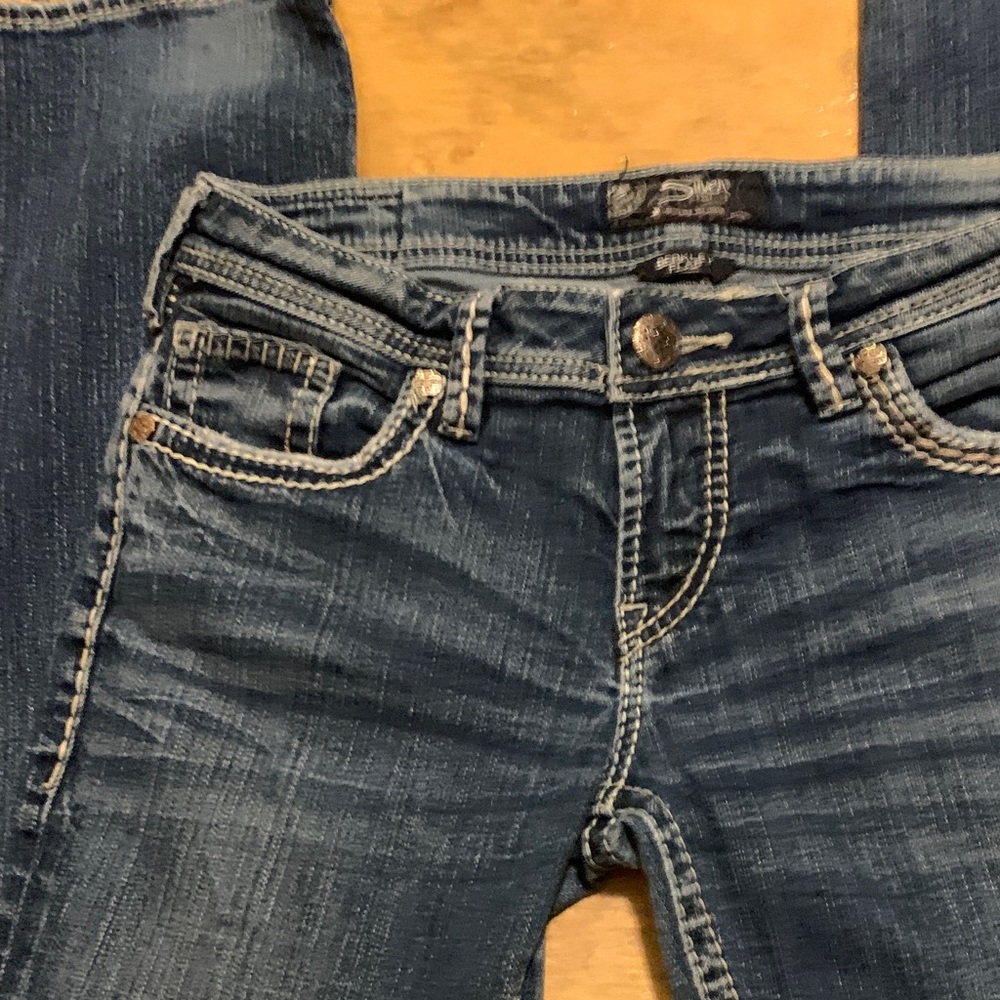 Pair of women’s timeless Silver Jeans that never disappoint!.